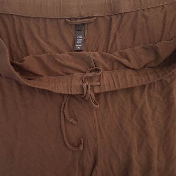 SKIMS Short Sleeve Button Up Top and Drawstring Shorts Set in Copper Women's 3XL - Picture 7 of 8